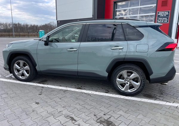 Toyota RAV4 cena 110000 przebieg: 161000, rok produkcji 2020 z Kleczew małe 121